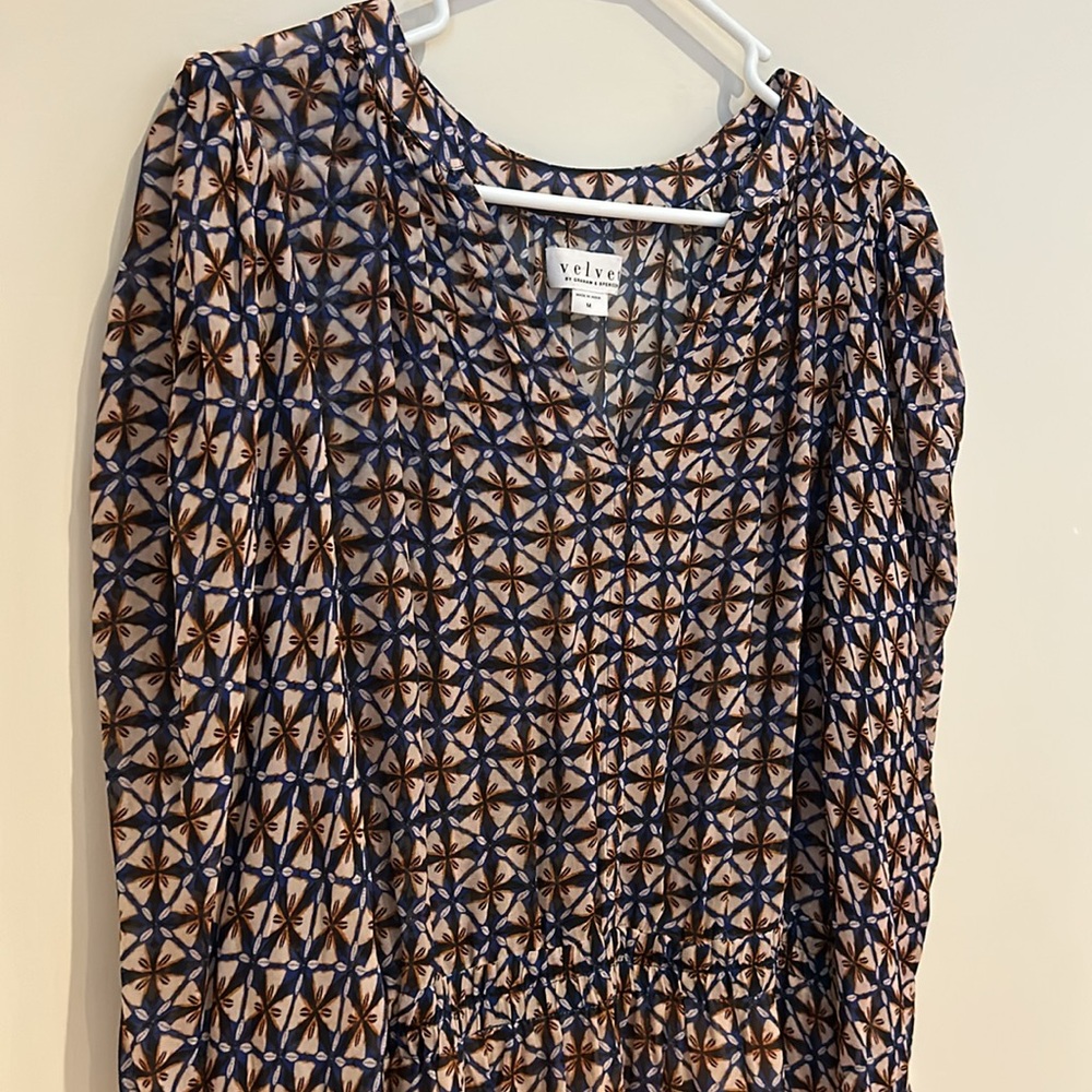 Velvet by Graham & Spencer Navy & Beige Geometric V-Neck Long Sleeve Dress